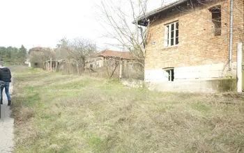 Auction image House