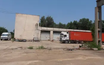 Auction image Factory, Manufacturing