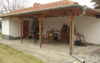 Auction image House