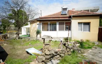 Auction image House