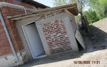 Auction image House