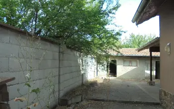Auction image House