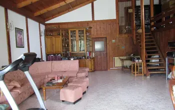 Auction image House