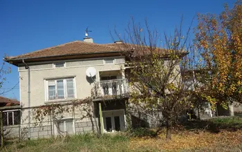 Auction image House