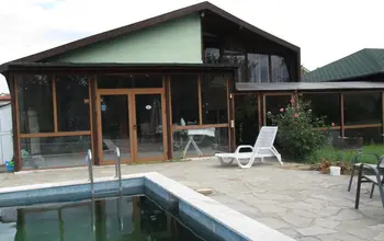 Auction image House