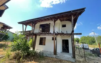 Auction image House