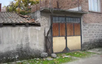 Auction image House