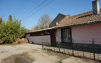 Auction image House
