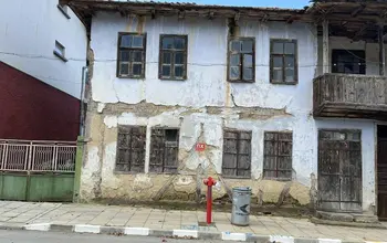 Auction image House