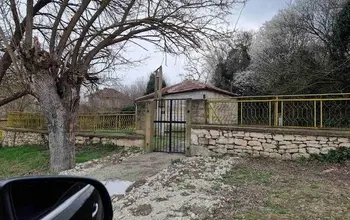 Auction image House