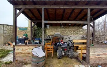 Auction image House