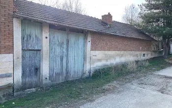 Auction image House