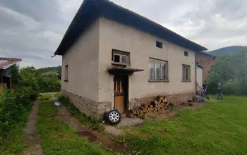 Auction image House