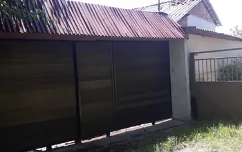 Auction image House