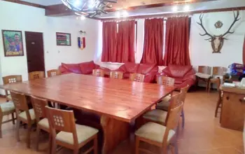 Auction image House