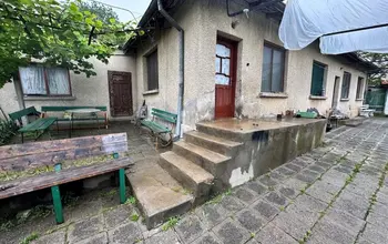 Auction image House