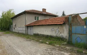Auction image House