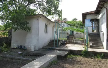 Auction image House