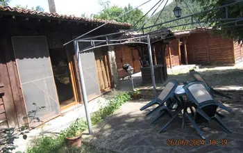 Auction image House