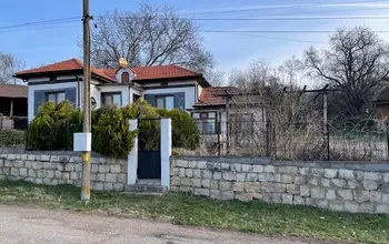 Auction image House