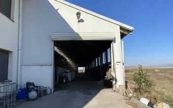 Auction image Factory, Manufacturing