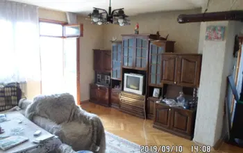 Auction image House