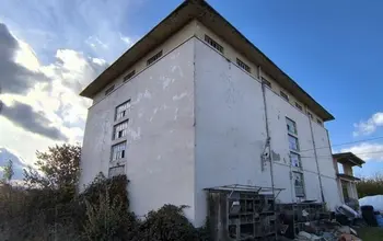 Auction image Factory, Manufacturing